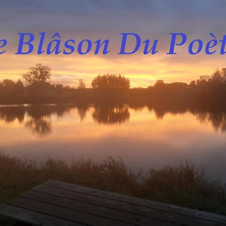 Le Blason Du Poete Mayet Exterior photo